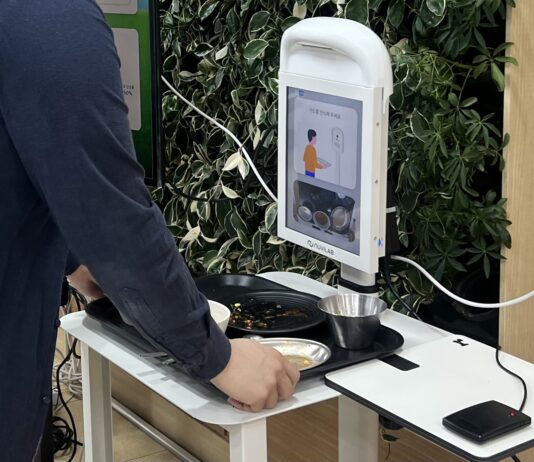 식판만 갖다 대면 잔반의 양과 부피 분석. 음식물쓰레기 감소효과 탁월